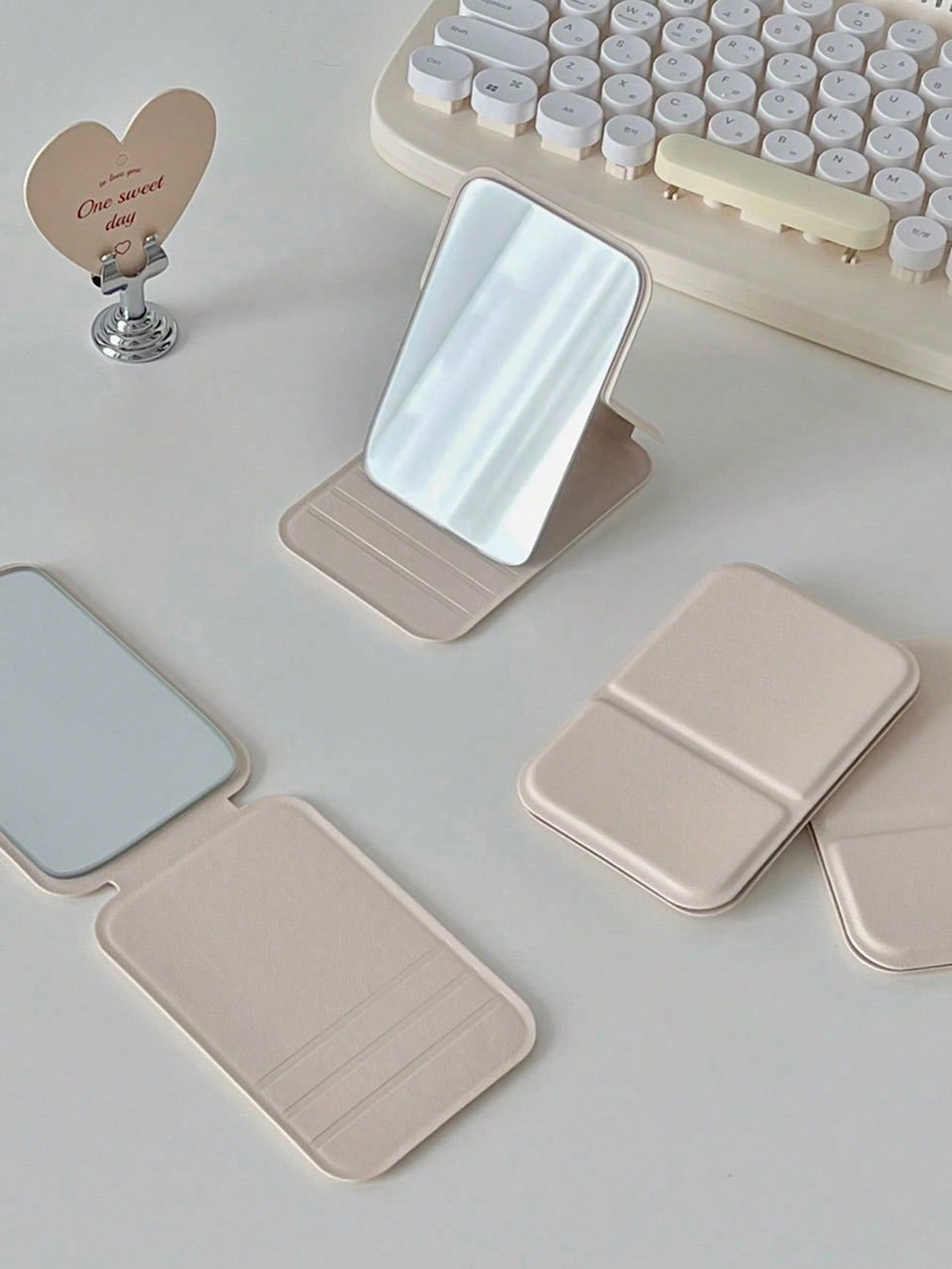 Portable Folding Mini Makeup M - đánh giá và giá Beauty & Makeup Katia Di Paola
